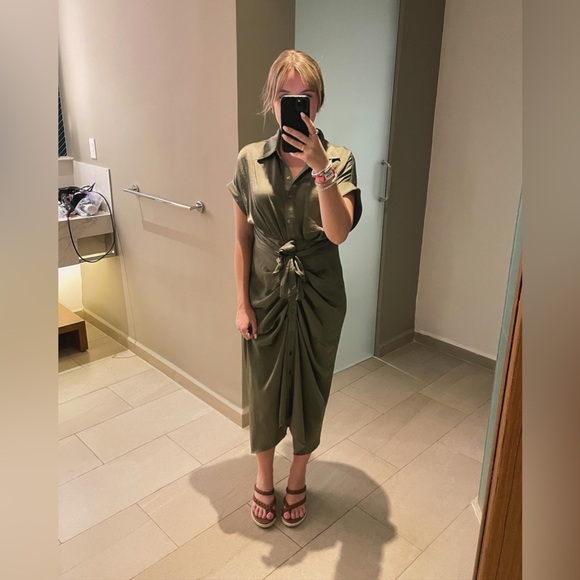 Meet your Posher, Megan Bridges with Peaches One Stop Shop 🌞 - Picture 7 of 16